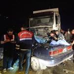Giresun'da otomobil kamyonla çarpıştı: 3 ölü