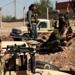 Şok fotoğraflar! Hendek kazıyorlar, eller tetikte