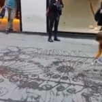 Caddede yaptığı çizimle İstiklal'i hayran bıraktı