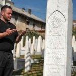 İzetbegoviç'in mezarında yıllardır nöbet tutuyor
