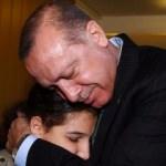 Görme engelli Tuğçe Erdoğan'ı duygulandırdı