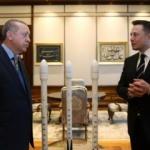 Elon Musk K&uuml;lliye'ye onlarla geldi!