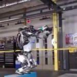 Dünyanın konuştuğu robot Atlas takla da atıyor!
