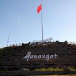 Manavgat’ta mesire alanına dev Türk bayrağı asıldı