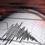 Gece yarısı deprem paniği: 8 kez sallandı!