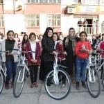 Büyükşehir Belediyesi’nden öğrencilere bisiklet