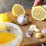 Limon suyunu sarımsakla tüketmenin faydaları