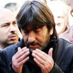 Skandal sözlerin ardından mezarına gidip dua etti!