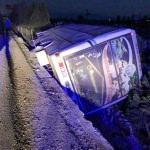 İzmir'de minibüs devrildi: 11 yaralı
