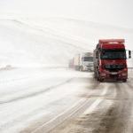 Tendürek Geçidi'nde ulaşıma kar ve tipi engeli