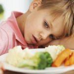 Çocuklara zorla yemek yedirmek doğru mu?