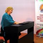 Piyanist Gülsin Onay'dan minik öğrencilere konser
