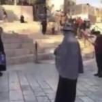 Yaşlı kadın, Yahudi yerleşimciyi böyle korkuttu!