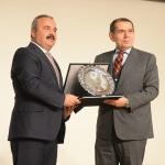 Galatasaray Kul&uuml;b&uuml; Başkanı &Ouml;zbek'e onur &ouml;d&uuml;l&uuml;