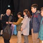 Yüksekova'da öğrencilere kırtasiye ve spor malzemesi desteği