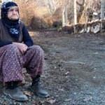  Güllü nine, 1 yıldır kayıp olan eşini bekliyor