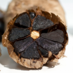 Siyah sarımsak nedir? Mucize faydaları...