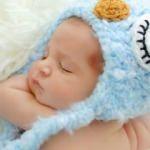 Uykusundan sık sık uyanan bebeğe ne yapılmalı?