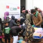 Suriyelilere insani yardım