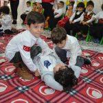 Minik &ouml;ğrencilerden T&uuml;rk Kızılayı yararına kermes