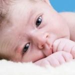 Yeni doğan bebeklere göz bakımı nasıl yapılır?