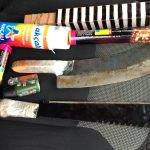 Ma&ccedil;a satır, muşta ve bı&ccedil;akla girmeye &ccedil;alışmışlar