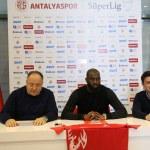 Antalyaspor'da Doukara için imza töreni