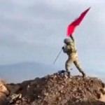 Mehmetçik Darmık Dağı'na Türk bayrağını dikti