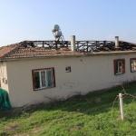 Saruhanlı Belediyesinden evi yanan aileye yardım 