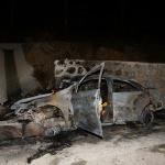 İstinat duvarına çarpan otomobil alev aldı: 5 ölü