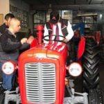 Bakan Özlü, babasının sattığı traktörü geri aldı