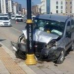 Sivas'ta iki hafif ticari araç çarpıştı: 6 yaralı