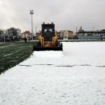 Sahadaki karı temizlemek i&ccedil;in seferber oldular