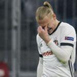 Beşiktaş'ın yıldızı g&ouml;zyaşlarını tutamadı