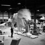 Peugeot, marka elçisi devasa "aslan" heykelini tanıtıyor