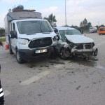 Adana'da otomobil ile kamyonet çarpıştı: 6 yaralı