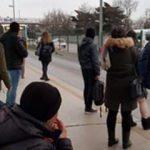 Metrobüs duraklarında isyan ettiren görüntü!