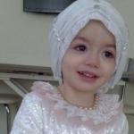 2,5 yaşındaki kız İstiklal Marşı'nı ezbere okuyor