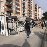 Aydın'da hafriyat kamyonu devrildi: 1 yaralı