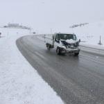 Erzincan'da ulaşıma kar yağışı ve sis engeli
