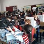 Bulanık'ta bin 500 &ouml;ğrenciye bot ve giyim yardımı