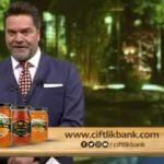 Beyazıt &Ouml;zt&uuml;rk'&uuml;n &Ccedil;iftlik Bank reklamı &ccedil;ıktı! Herkes bunu izliyor