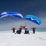Murat Dağı'nda kayaklı yamaç paraşütü yaptılar