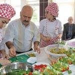 Yozgat'ta yaşlılar yemek tecrübelerini öğrencilerle paylaştı