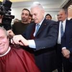 Başbakan Yıldırım berberde vatandaşı tıraş etti