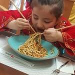 Çocuklar Çin yemekleriyle tanıştı
