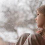 Evde tek kalmaktan korkan çocuklara ne yapılmalı?