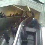 İTÜ metrosunda yürüyen merdiven adamı böyle yuttu!