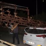 Edirne'de otomobil elektrik direğine çarptı
