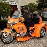 Cem Yılmaz 220 bin TL'ye motosiklet aldı